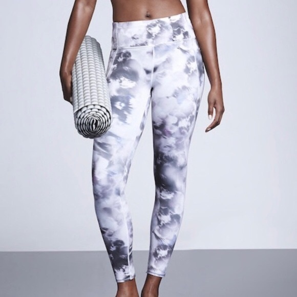 Athleta Pants - Athleta Tie Dye 7/8 Leggings
